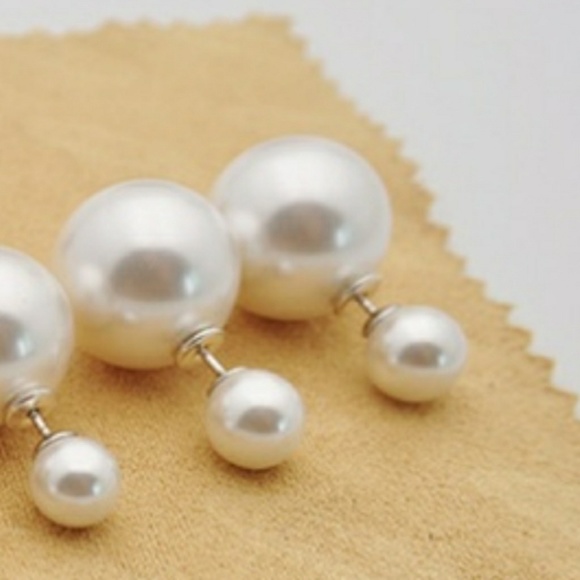 HP🌸Double sided Pearl Stud Earrings - Picture 2 of 2